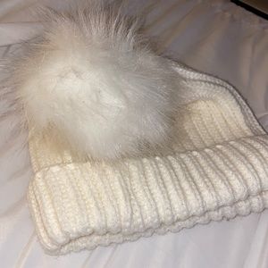 White Beanie. Never Worn 🤍 🧊 ❄️
